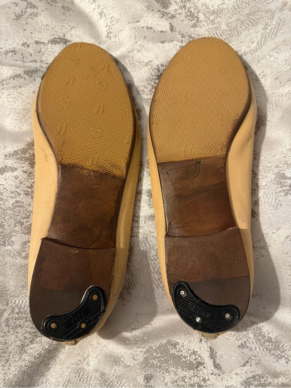 CHANEL Lambskin Beige & Black Ballet Flats